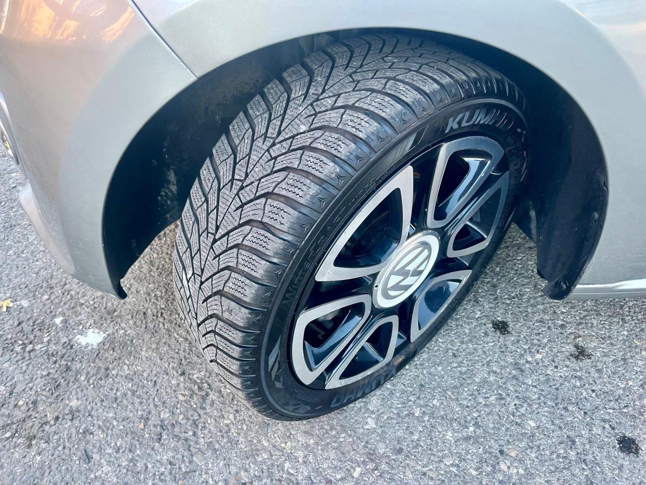 VW Up 1.0benz 2013 153.000km cambio automatico perfetta