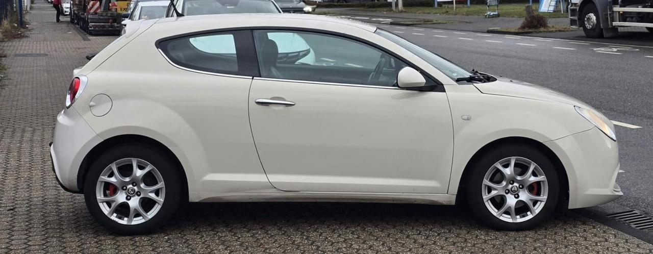 Alfa Romeo MiTo 1.3 JTDm-2 95 CV S&S Distinctive Sport Pack