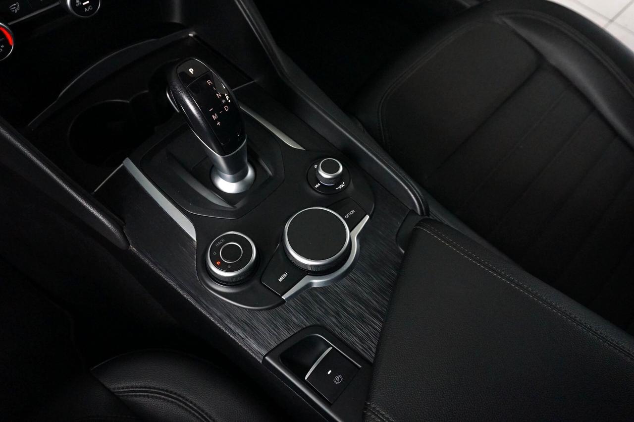 Alfa Romeo Giulia 2.2 Turbodiesel 160 CV AT8 Sport-Tech