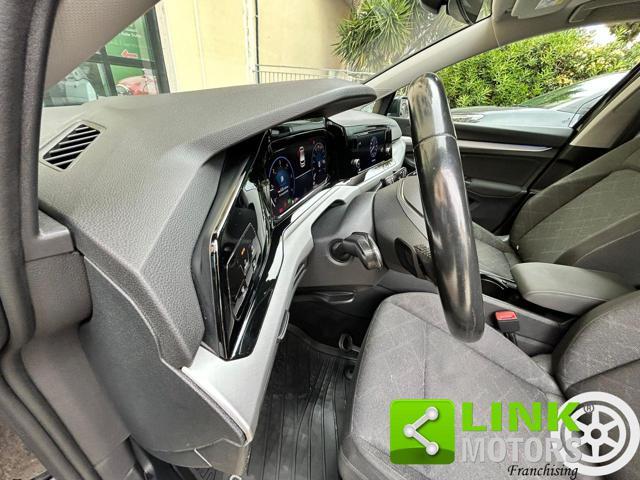 VOLKSWAGEN Golf 8 LIFE