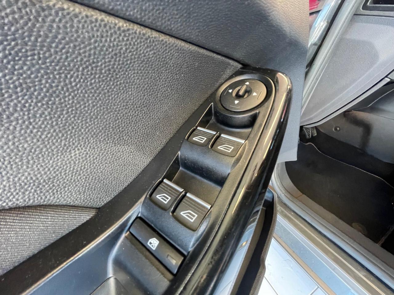 FORD Fiesta 6ª serie Fiesta 1.4 5p. Bz.- GPL T...