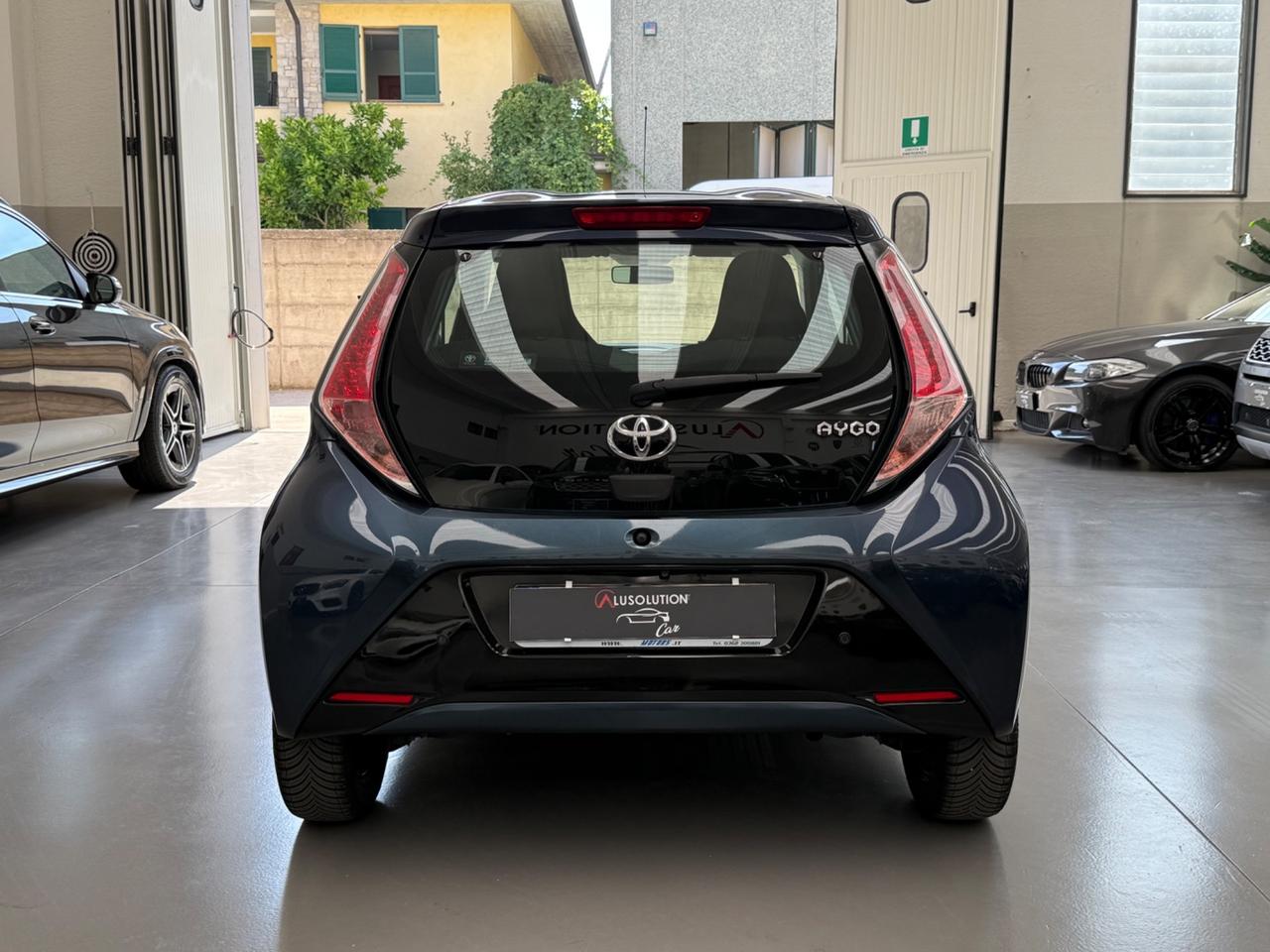 Toyota Aygo 1.0 VVT-i 69 CV 5 porte x-play MMT