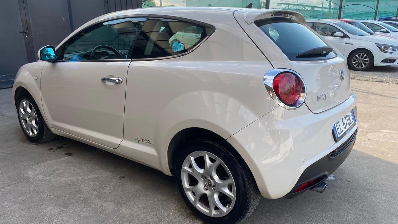 Alfa Romeo MiTo 1.6 JTDm-2 S&S Distinctive Sport Pack