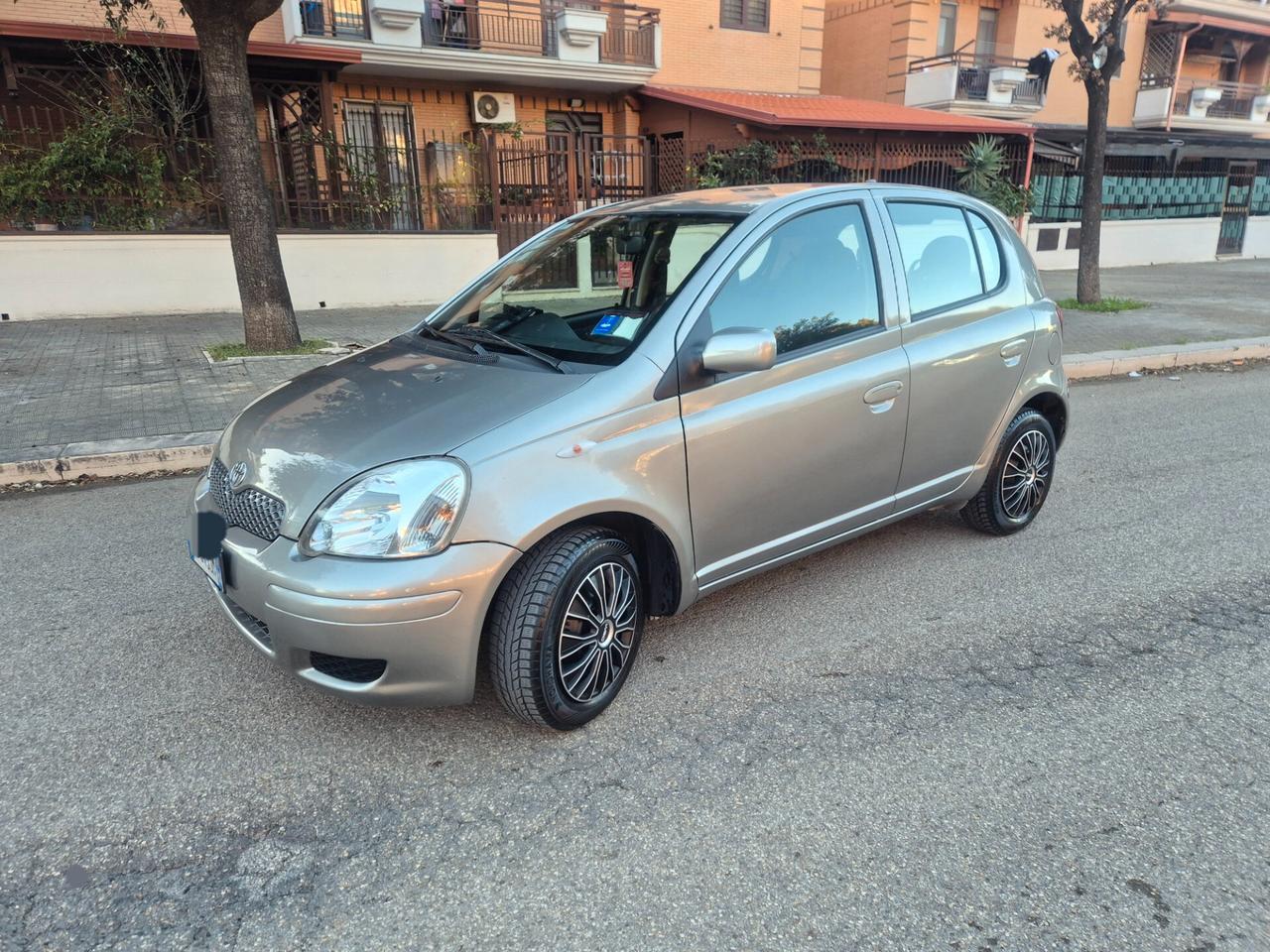 Toyota Yaris 1.0 benzina 68cv anno 05