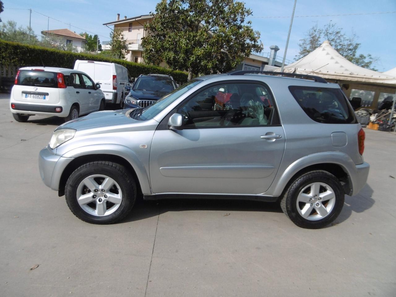 Toyota RAV 4 RAV4 2.0 Tdi D-4D cat 3 porte Sol