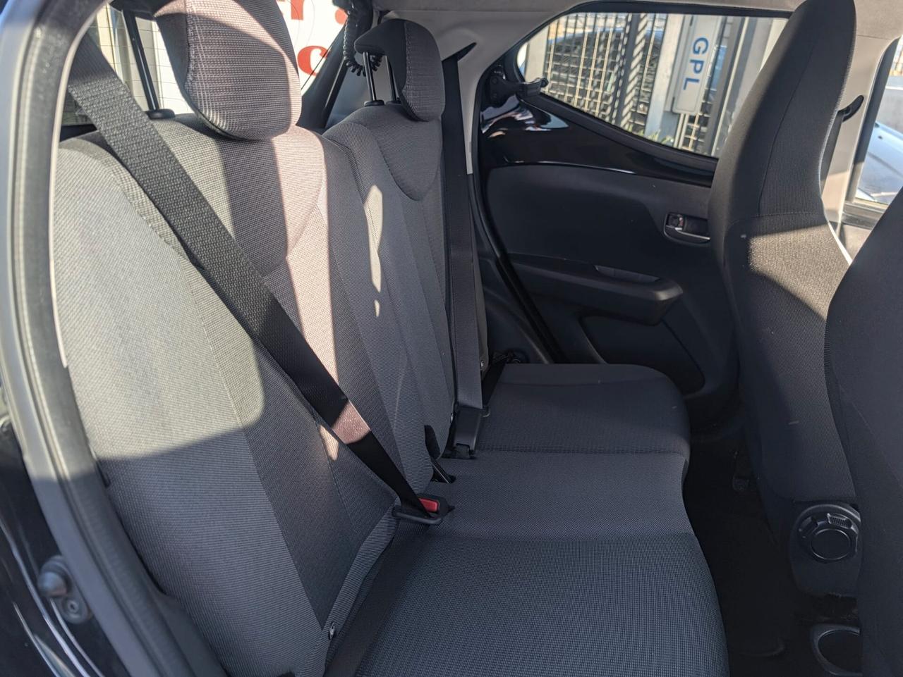Toyota Aygo Connect 1.0 VVT-i 72 CV 5 porte x-play CAMERA+NAVI