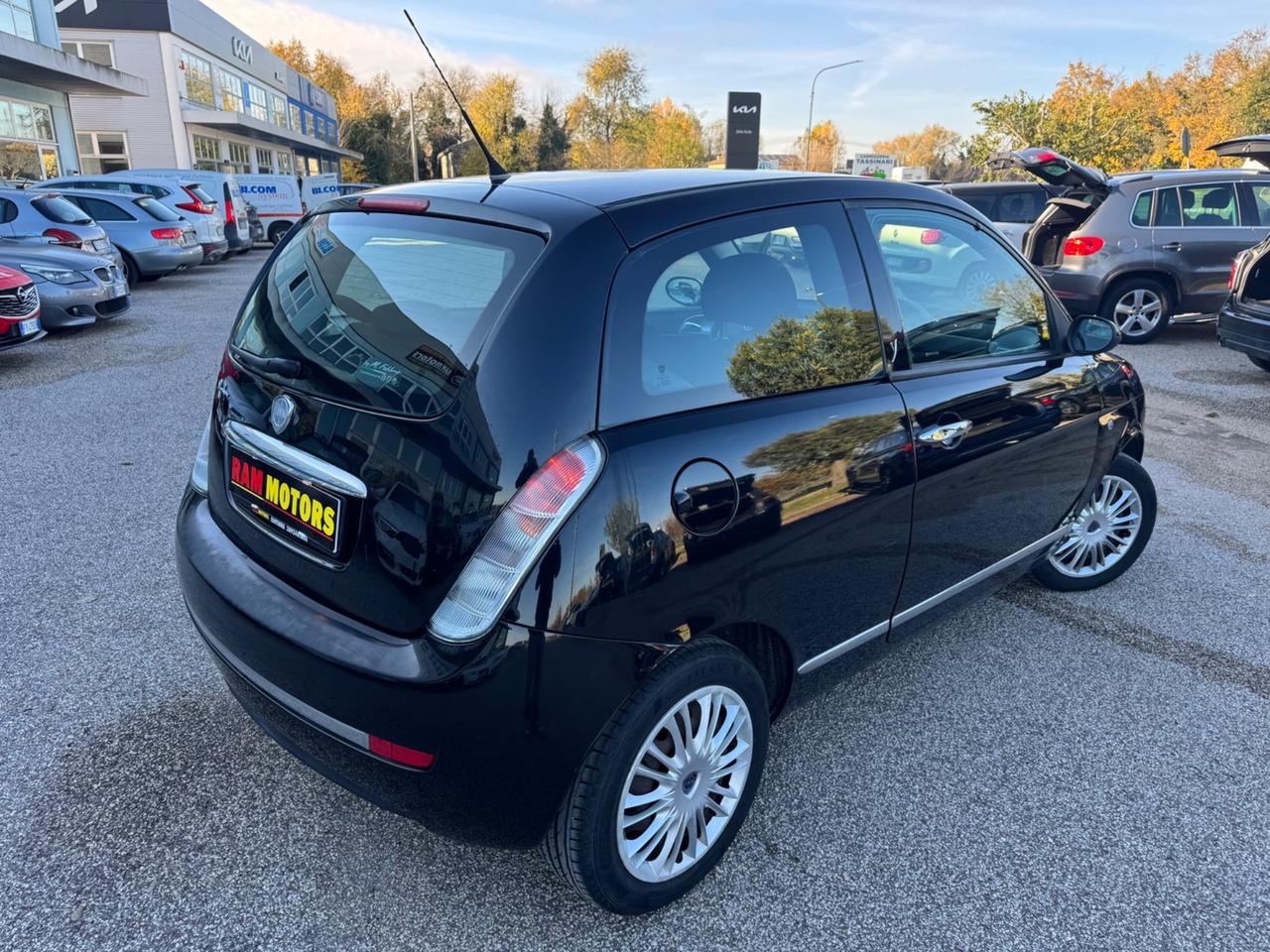 Lancia Ypsilon 1.2 Platino NEOPATENTATI