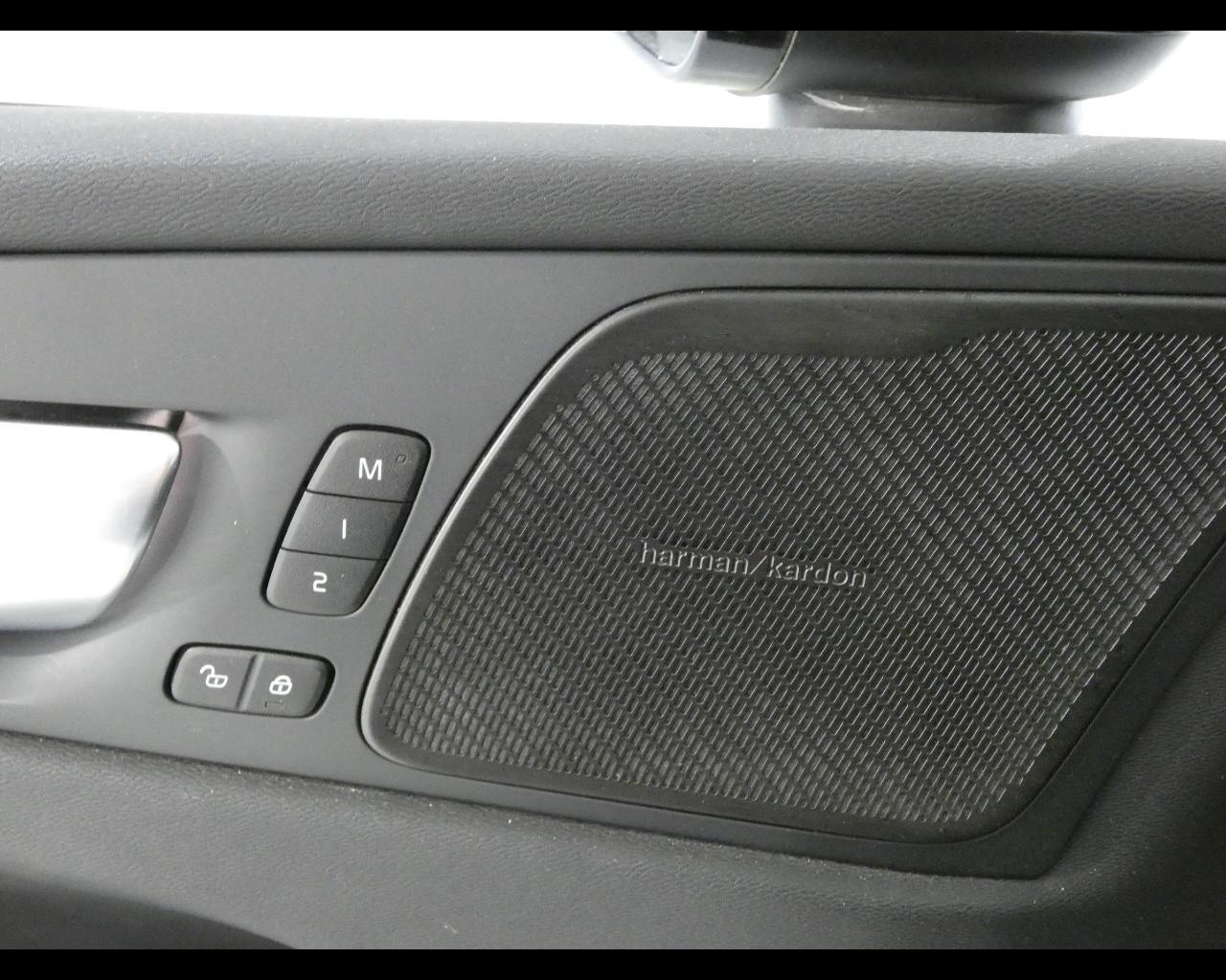 VOLVO XC60 (2017-->) - XC60 B4 (d) AWD automatico Ultimate Dark
