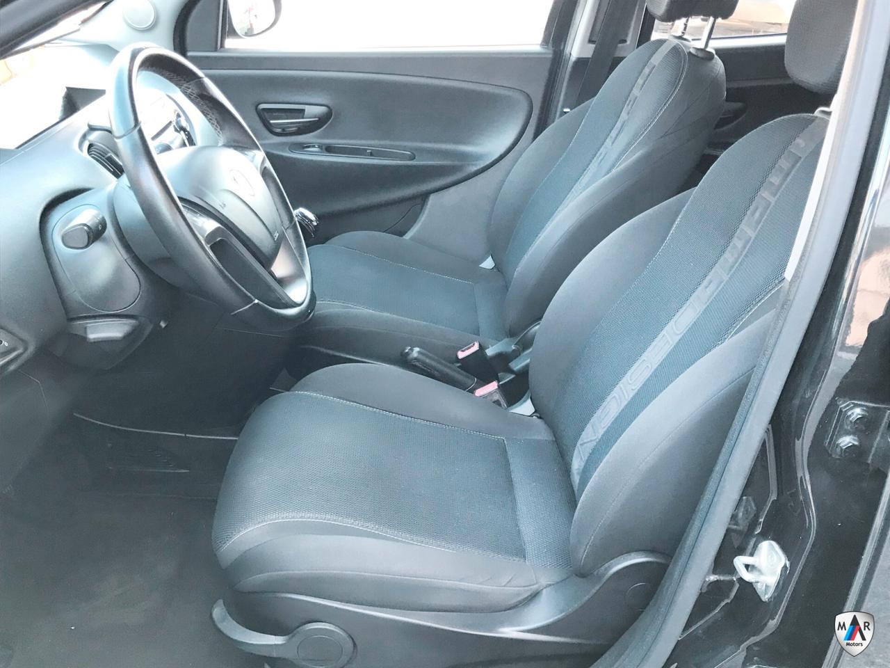 Lancia Ypsilon 1.2 69 CV 5 porte S Momodesign