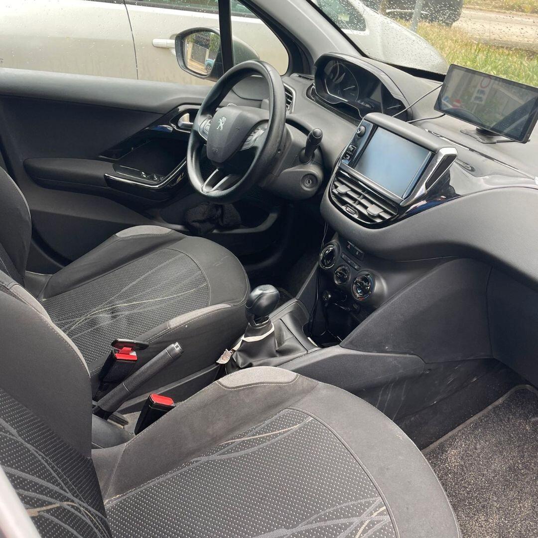 Peugeot 208 1.4 HDi 68 CV **NEOPATENTATI**