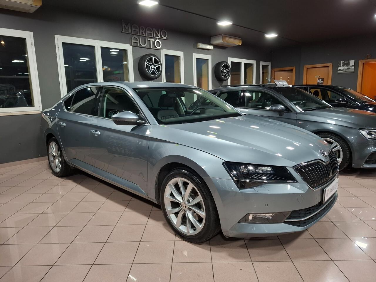 Skoda Superb 2.0 TDI Berlina