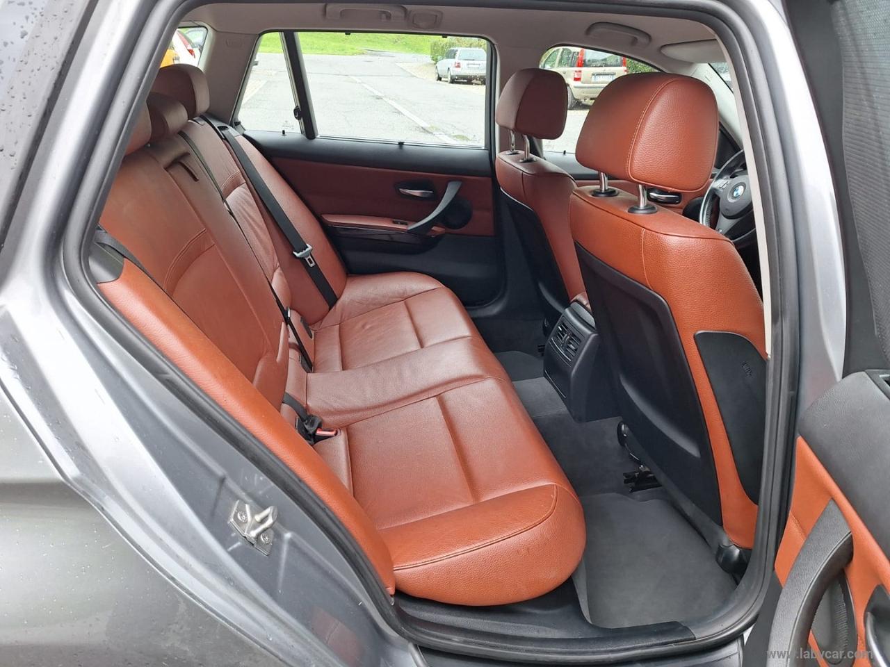 BMW 320d xDrive Touring 4X4 GANCIO TRAINO PELLE