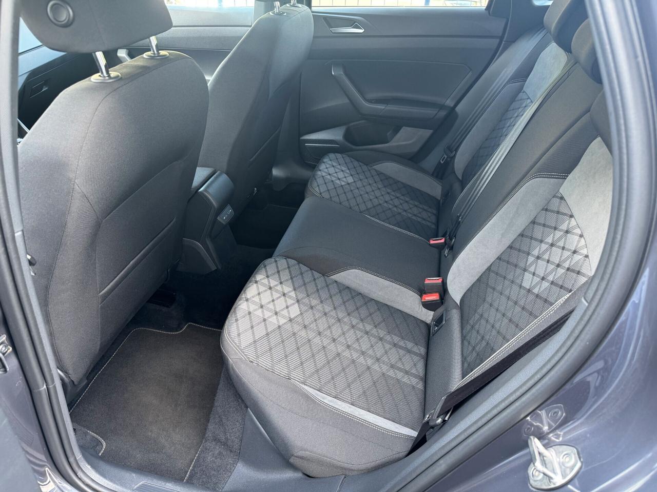 Volkswagen Taigo 1.0 tsi R-Line 110cv dsg / NO VINCOLI