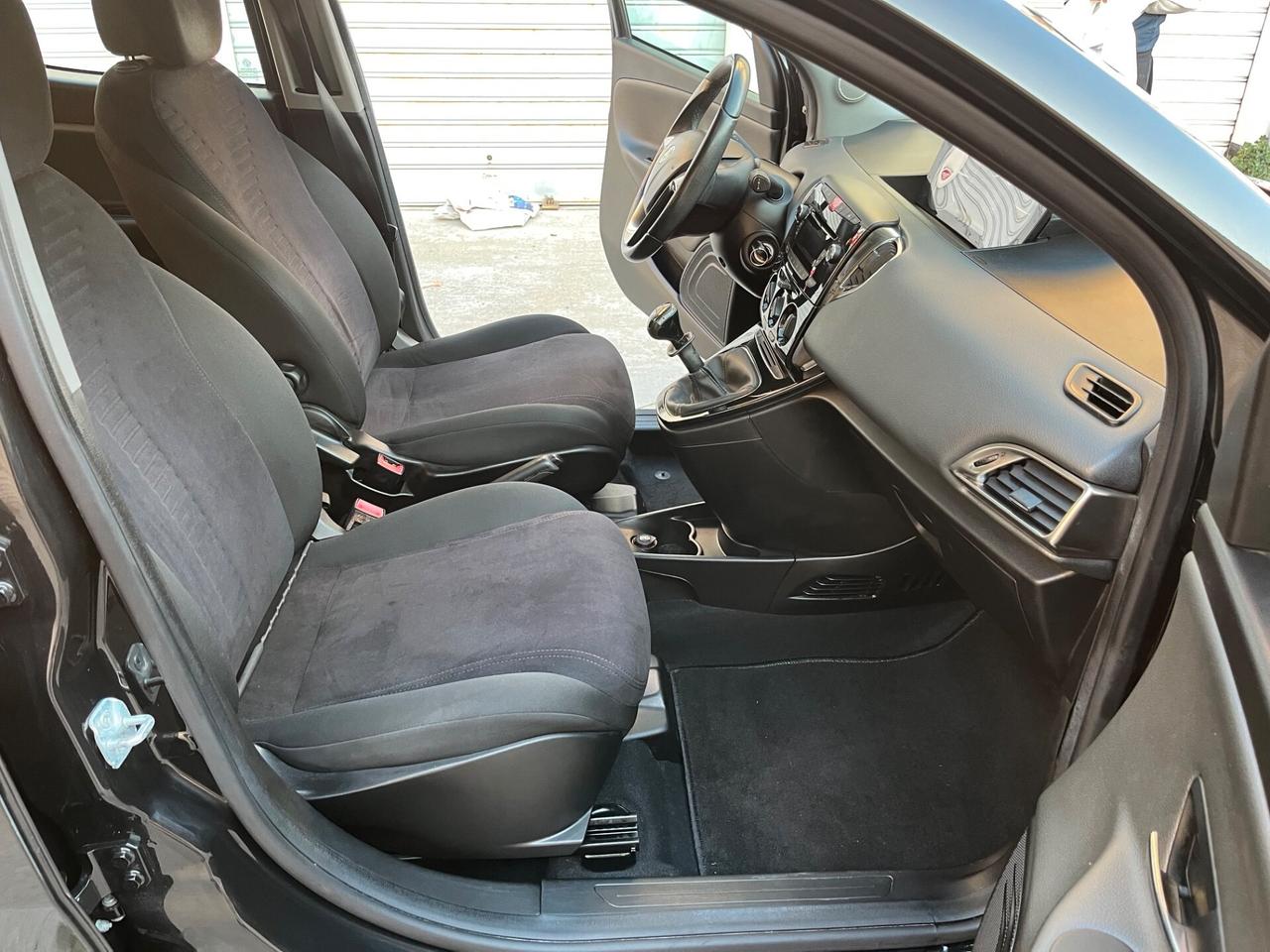 Lancia Ypsilon 1.2 69 CV 5 porte S&S Platinum