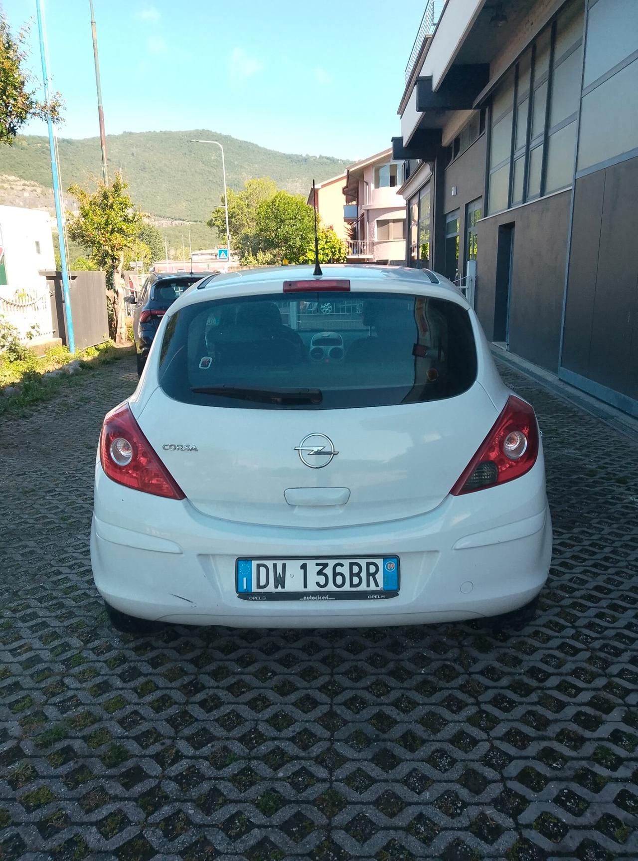 Opel Corsa 1.2 3 porte Club
