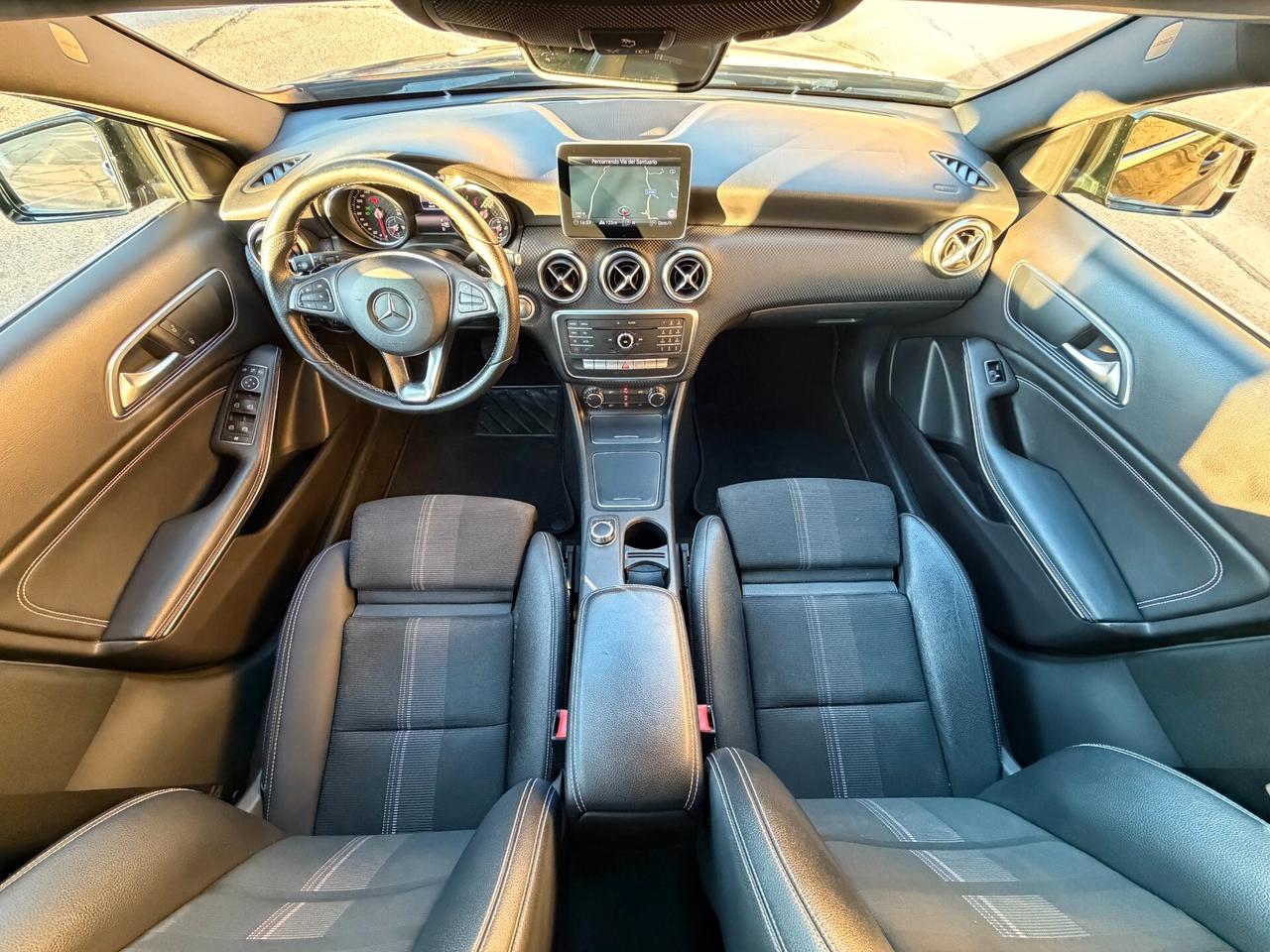 Mercedes A180 SPORT/1500 110CV/FULL LED/NAVI/18"