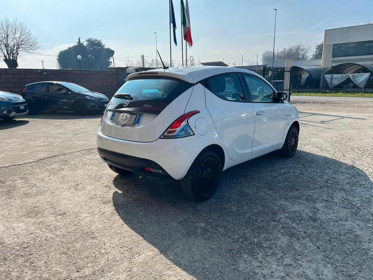Lancia Ypsilon 1.0 FireFly 5 porte S&S Hybrid Ecochic Silver