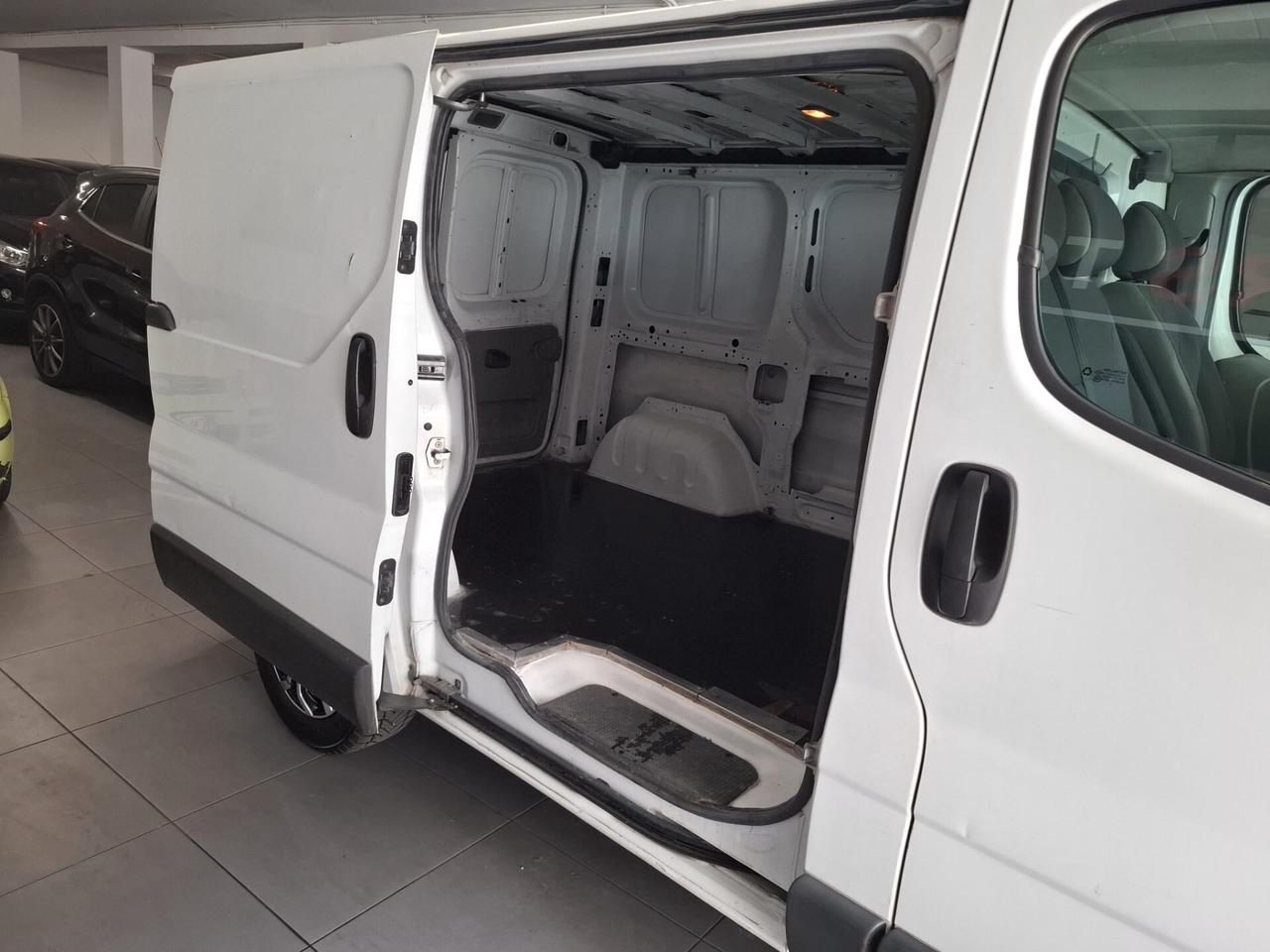 OPEL VIVARO VAN