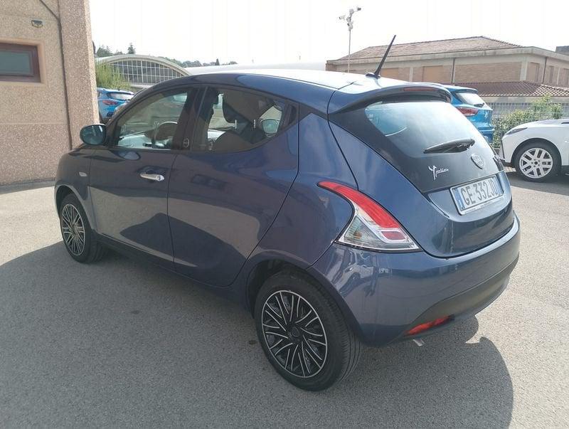 Lancia Ypsilon 1.0 FireFly 5 porte S&S Hybrid Silver