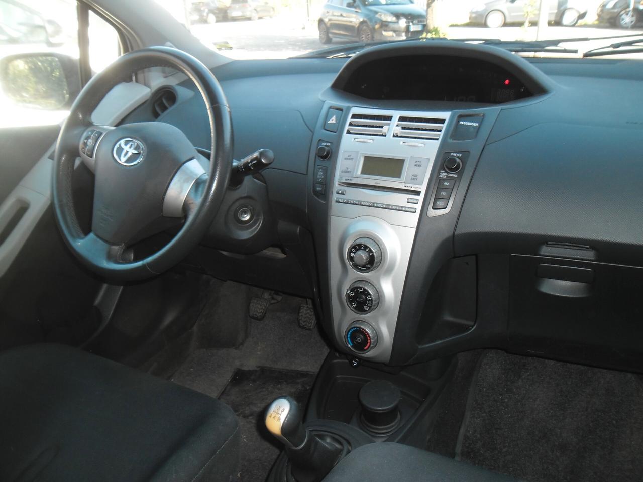 Toyota Yaris 1.0 5 porte Sol