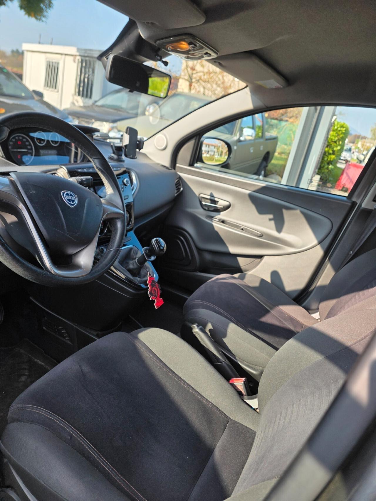 Lancia Ypsilon 1.2 69 CV 5 porte S&S Platinum