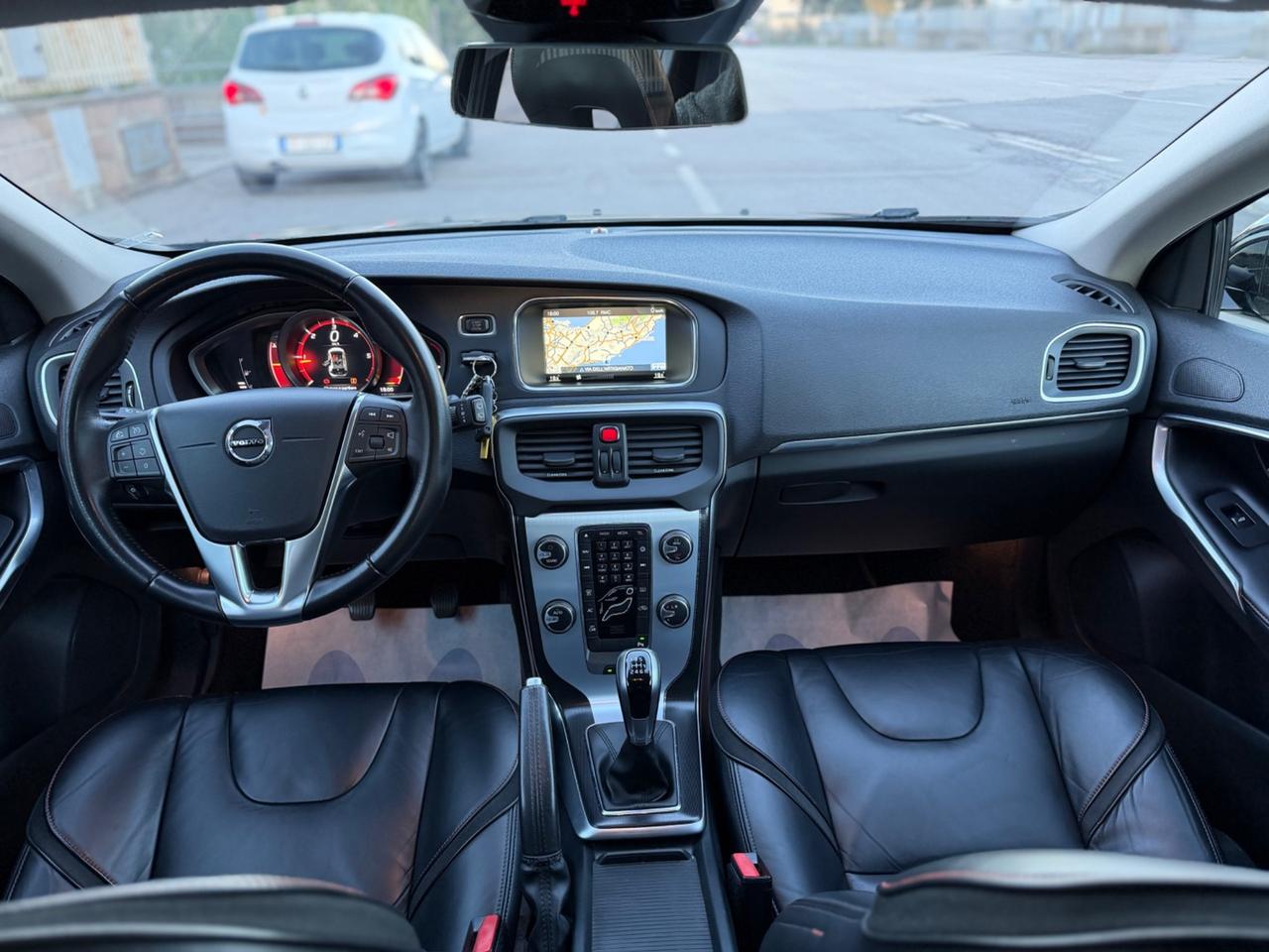 Volvo V40 D2 R-design Momentum