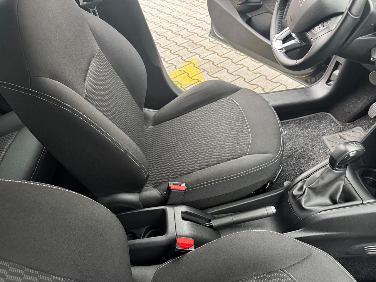 Peugeot 208 PureTech 82 5 porte Allure neopatentati