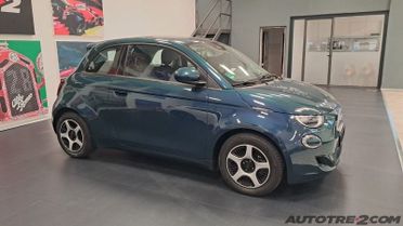 FIAT 500 500e Berlina 23,8 kWh Action