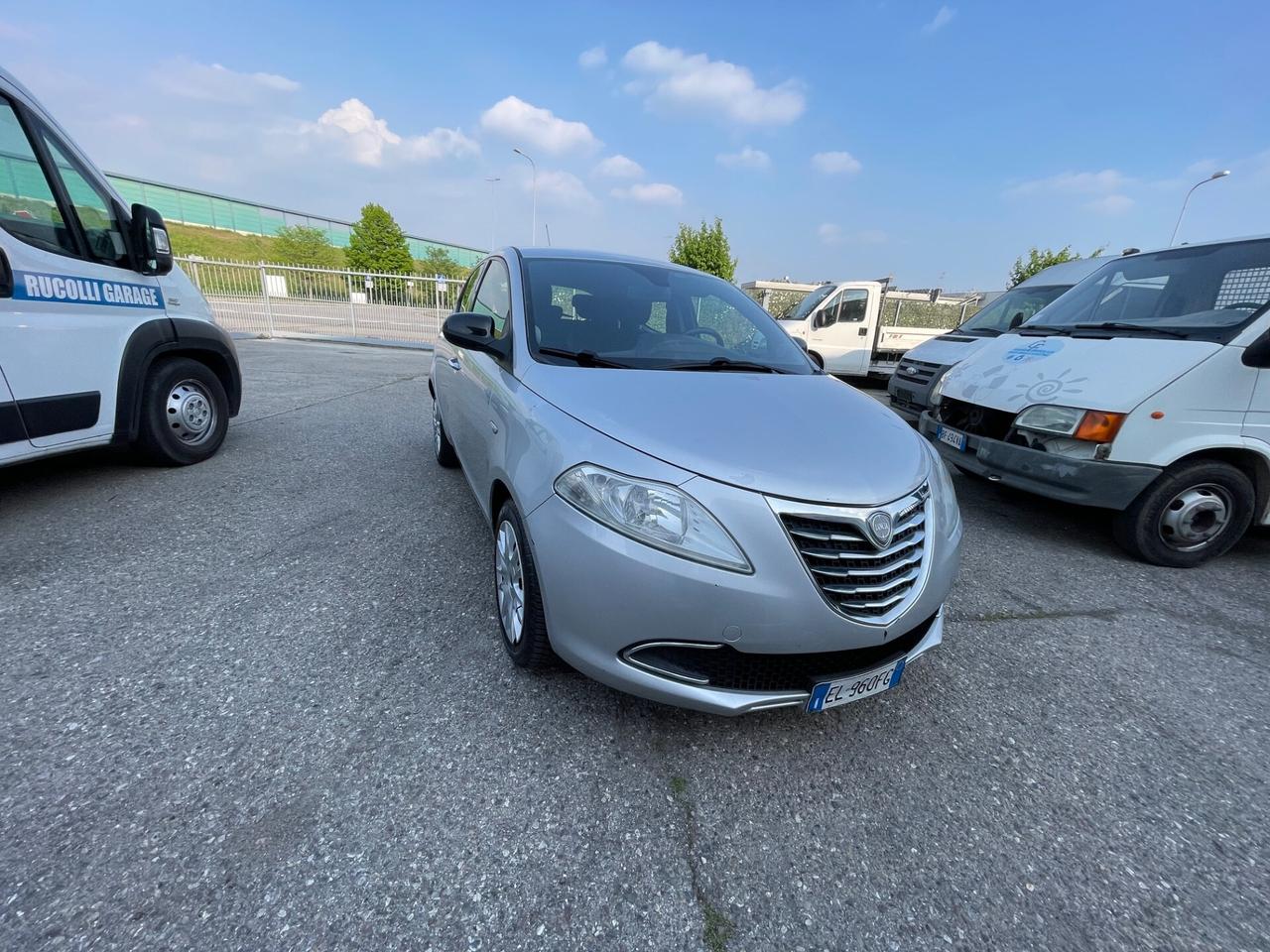 Lancia Ypsilon 1.3 MJT 75 CV Unyca