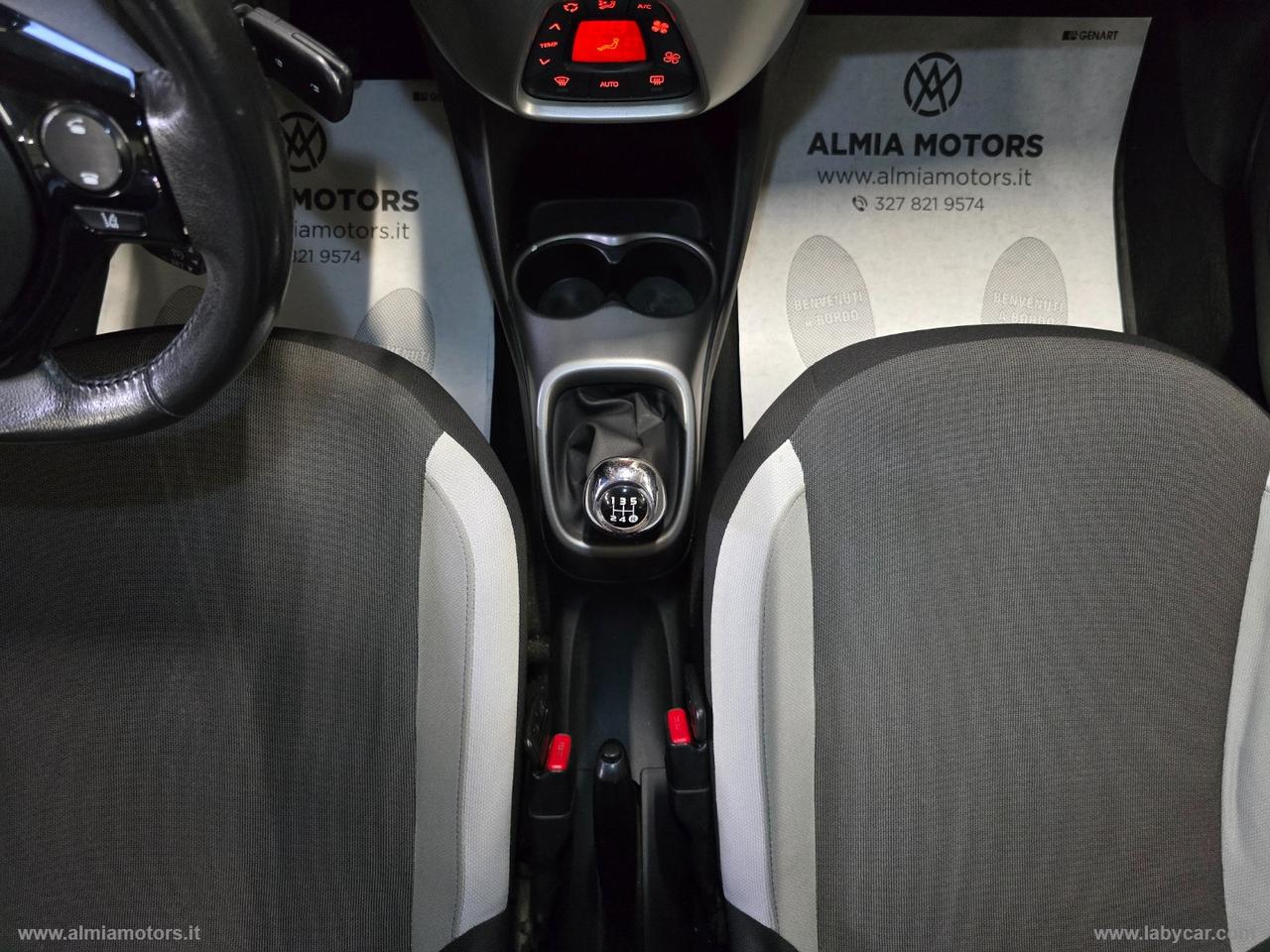 TOYOTA Aygo 1.0 VVT-i 69 CV 5p. x-play TSS