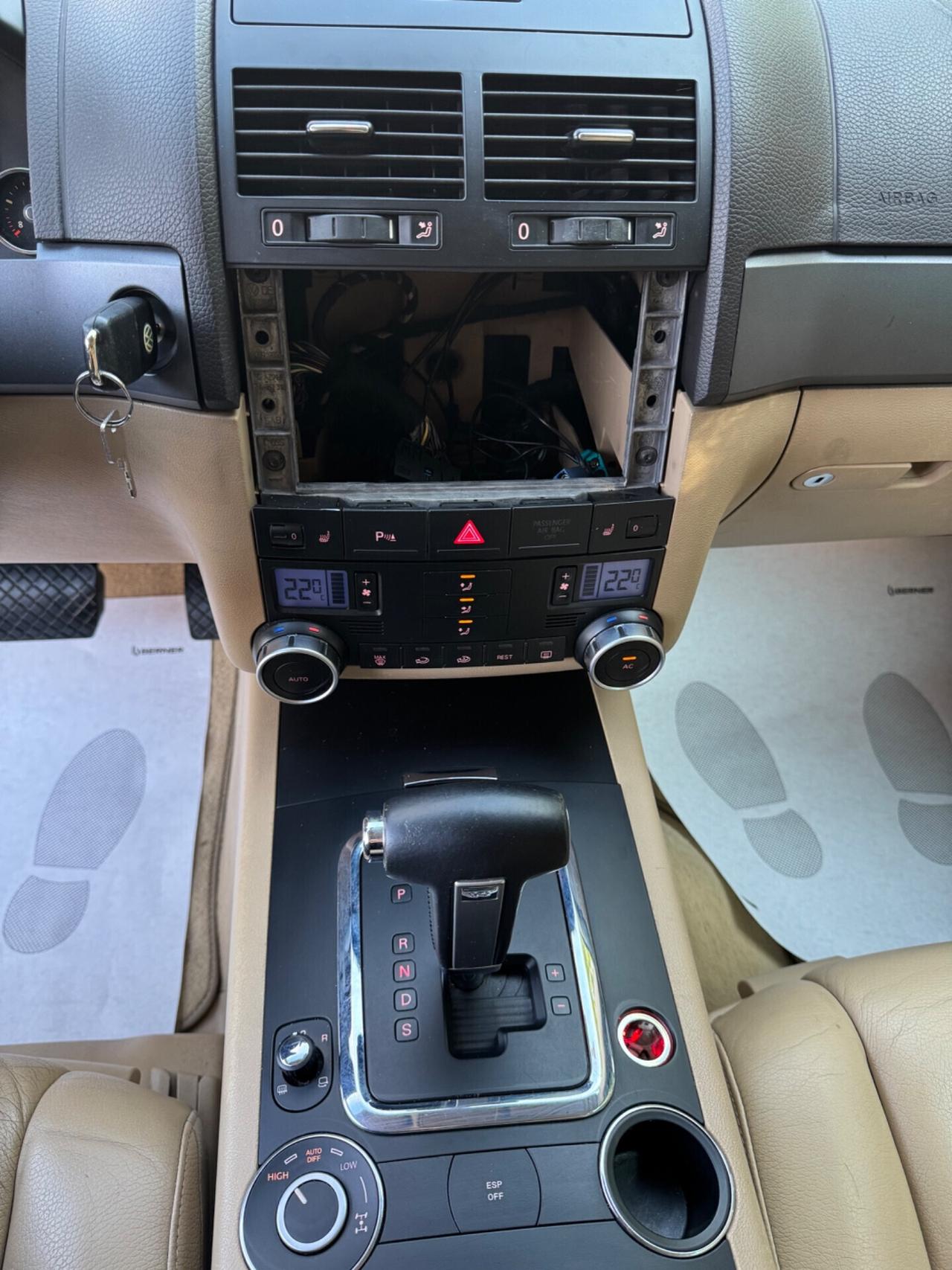 Volkswagen Touareg 3.0/240CV V6 TDI DPF tip. Executive