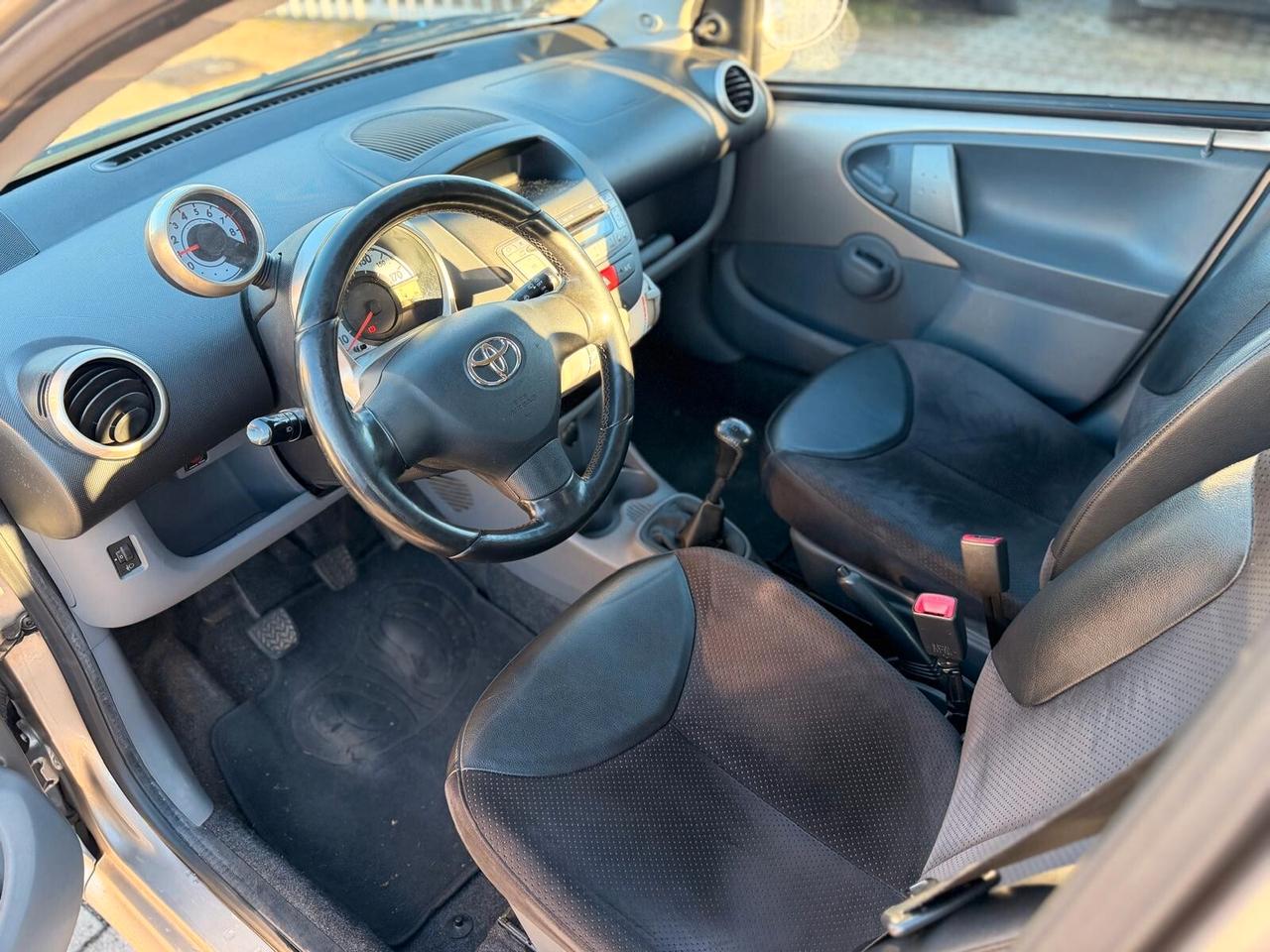 Toyota Aygo 1.0 12V VVT-i 5 porte Sol