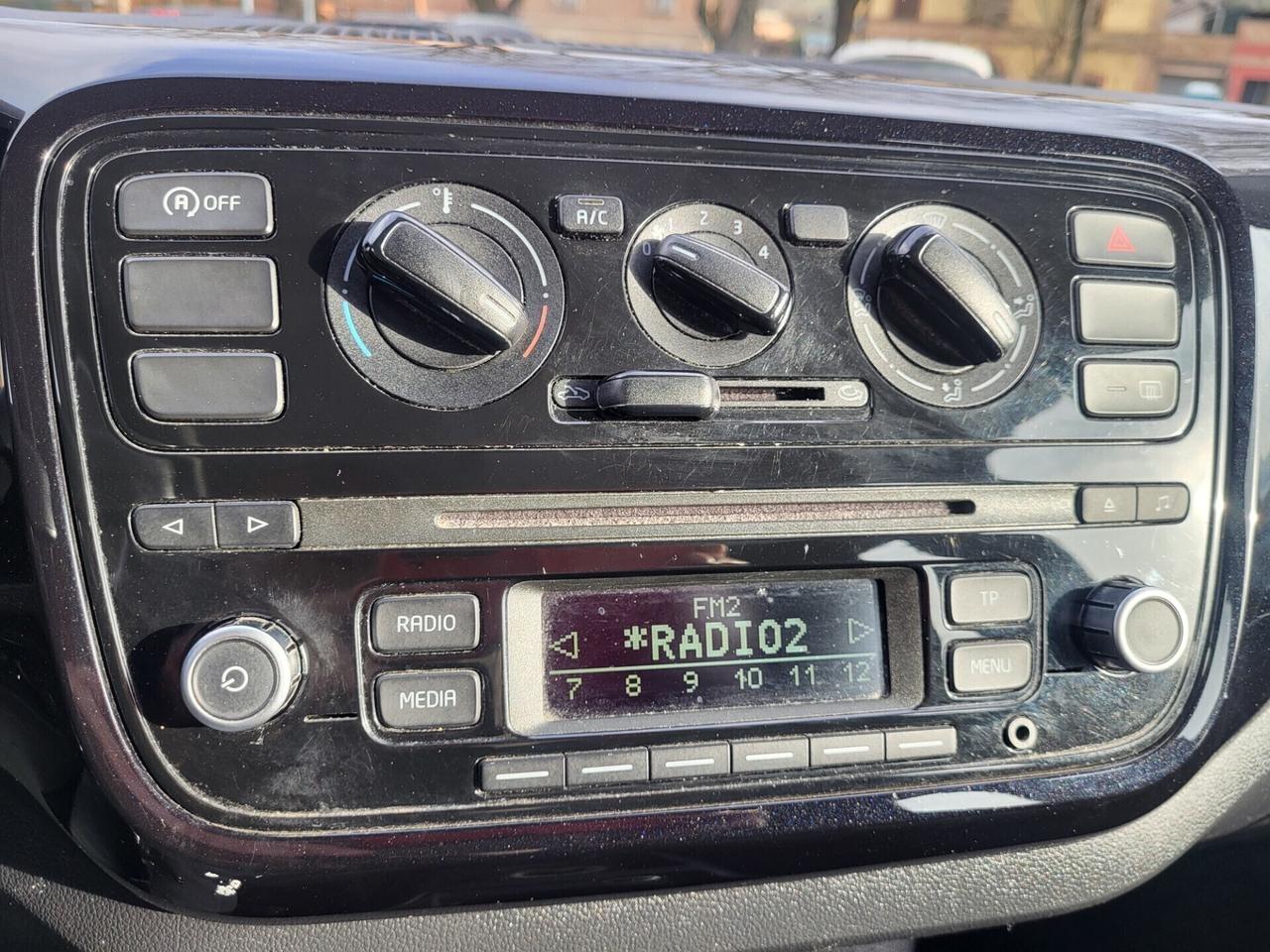 VOLKSWAGEN UP! ECO METANO-3 EURO X 100 KM-BOLLO 35