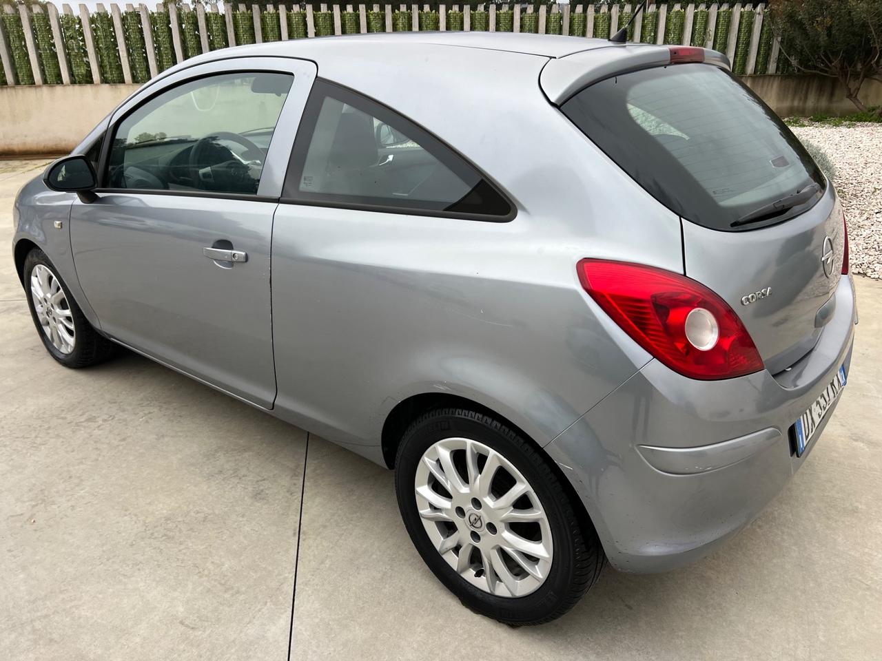 Opel Corsa 1.2 3 porte 2009