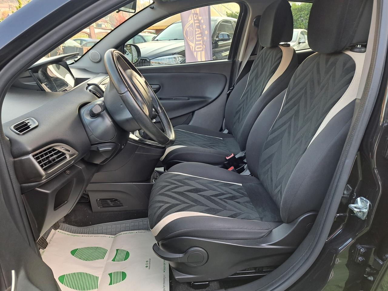 Lancia Ypsilon 1.2 BENZ 69 CV 5 porte Platinum /OK NEOPATENTATI /EURO6