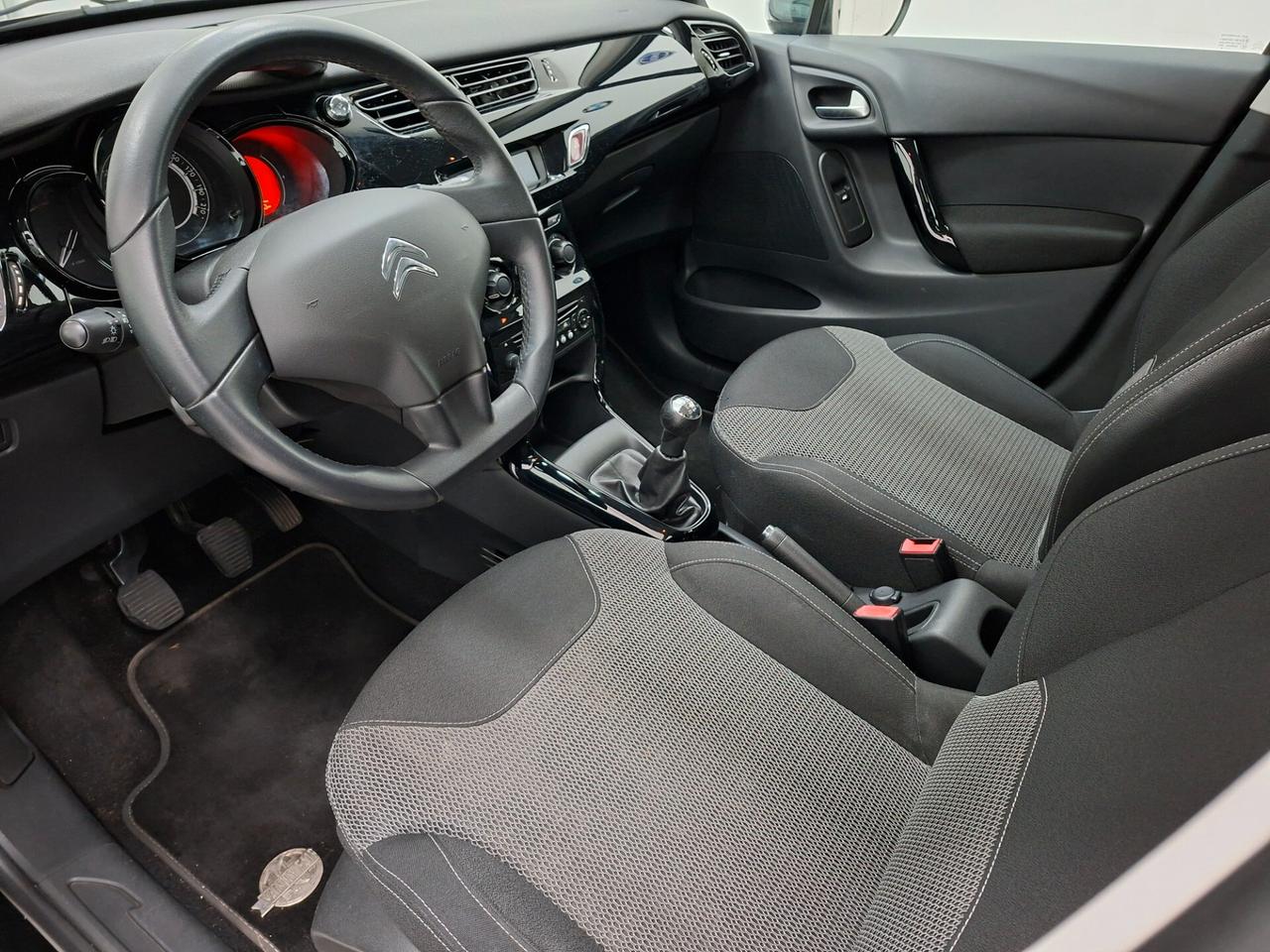 Citroen C3 1.2 VTi 82cv Vanity Fair 10