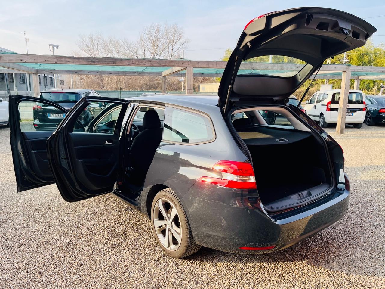 Peugeot 308 station wagon 1.6cc 99cv HDI