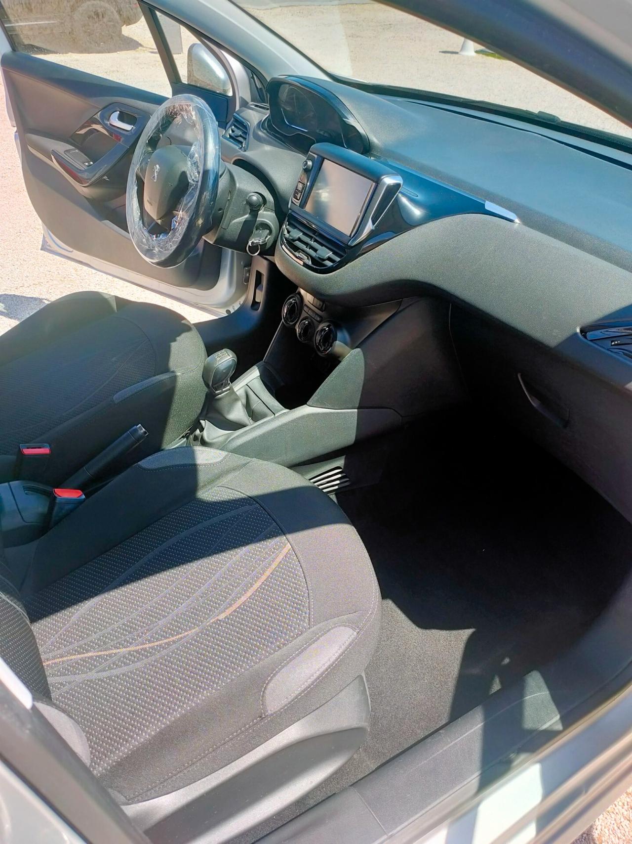 Peugeot 208 1.4 HDi 68 CV 5 porte Allure