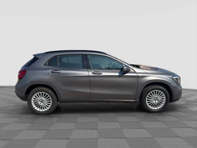 MERCEDES-BENZ CLA sse GLA GLA 200 d Automatic Business