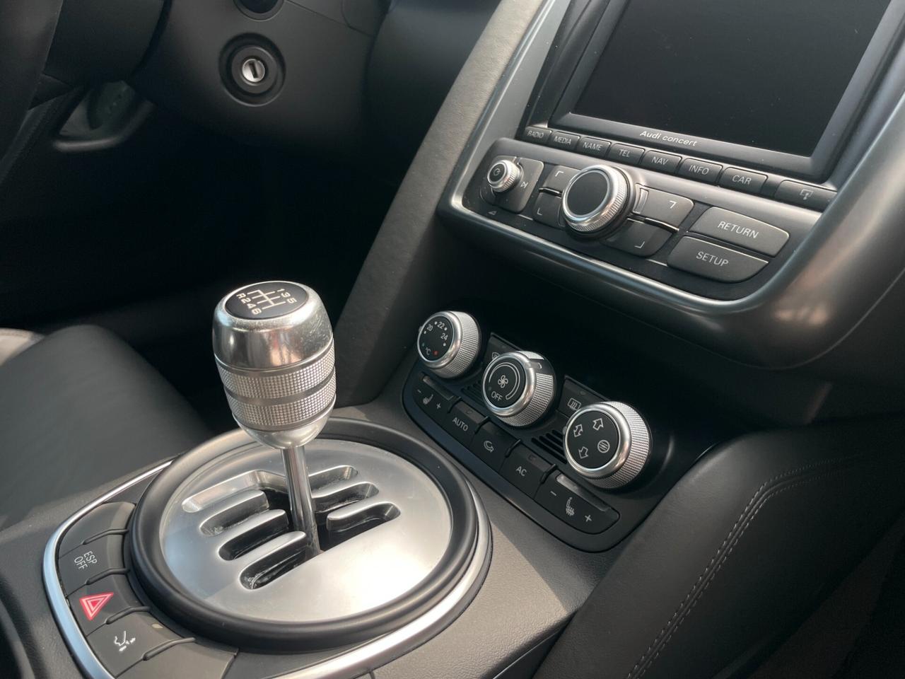 Audi R8 4.2 V8 Cambio MANUALE