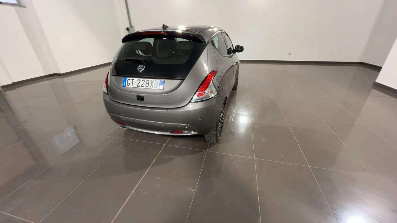 Lancia Ypsilon 1.0 FireFly 5 porte S&S Hybrid Platino