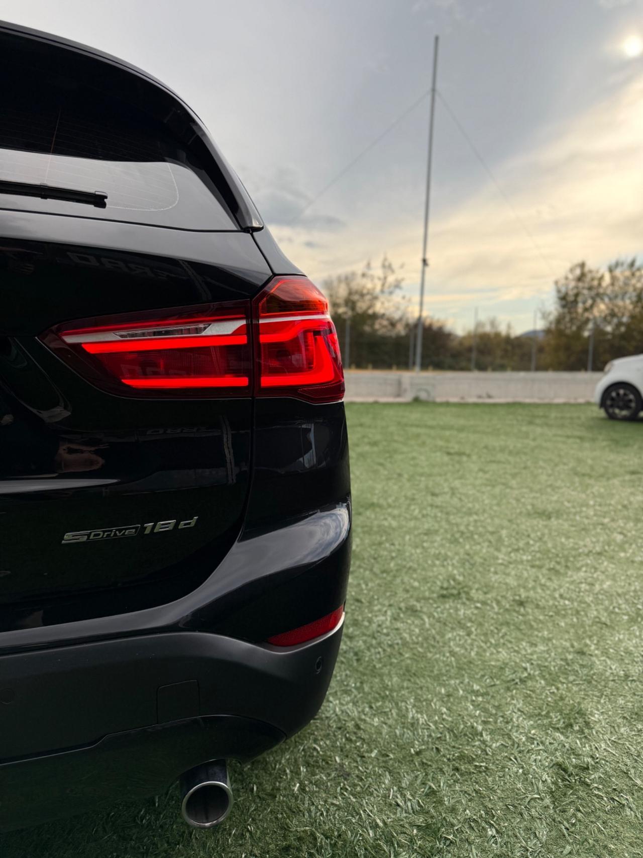 Bmw X1 sDrive18d xLine TOTAL BLACK