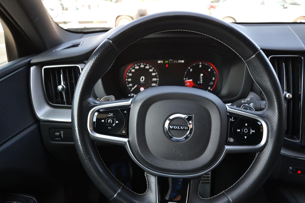 Volvo XC 60 2.0 D4 190CV AWD R-DESIGN AUTOM. **LED-NAV-PEL-360