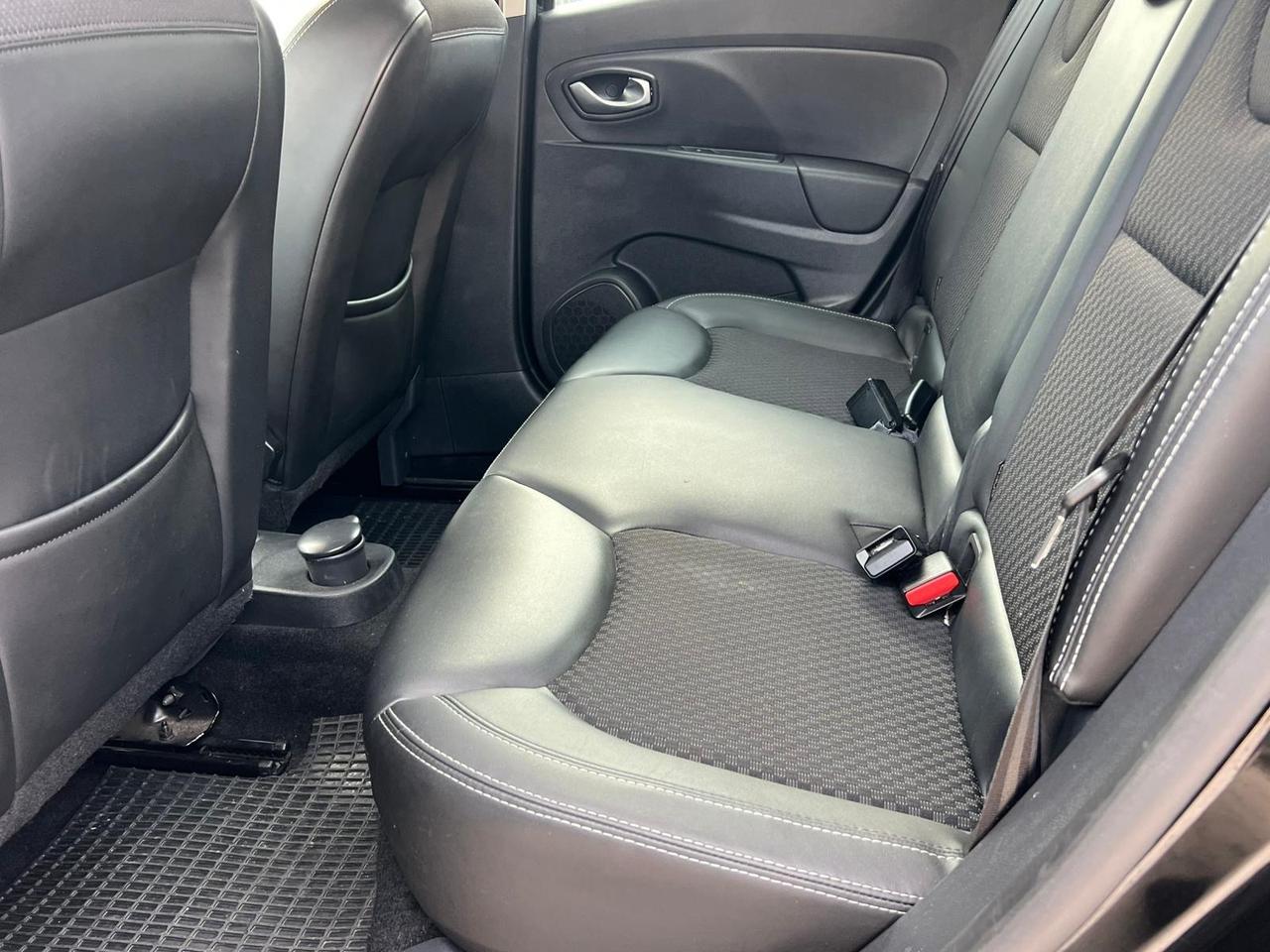 Renault Clio TCe 12V 90 CV 5 porte Moschino Zen