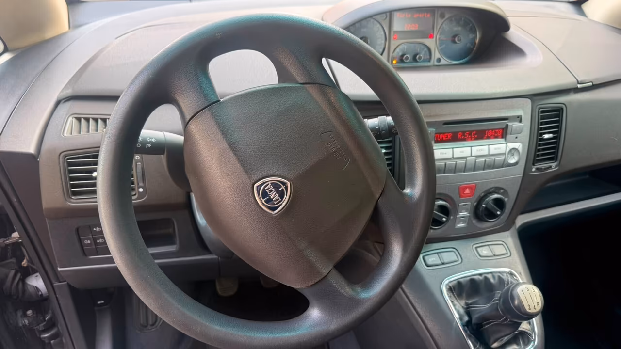 Lancia MUSA d.i.e.s.e.l. s.t.u.p.e.n.d.a. m.o.d. Argento