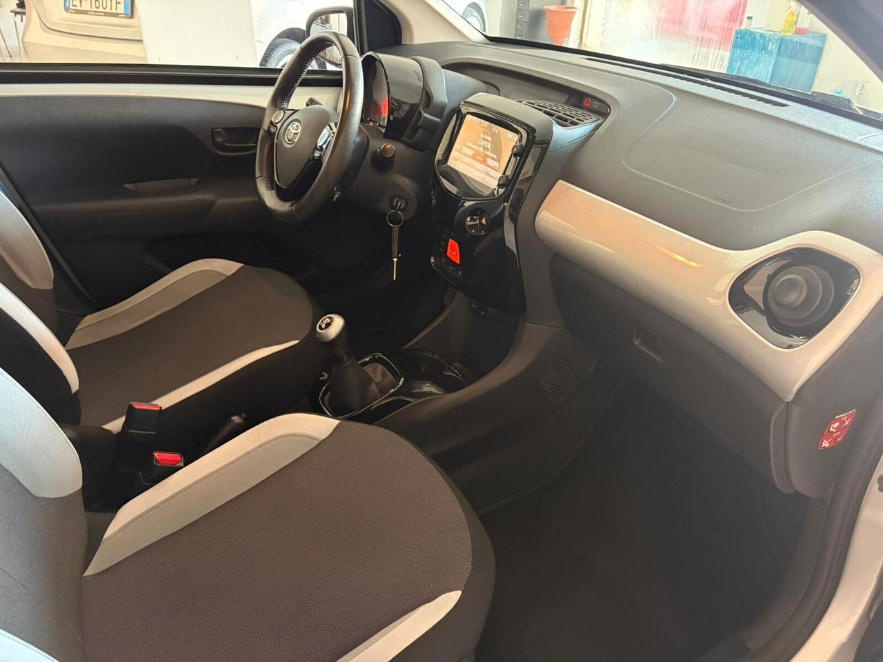 TOYOTA AYGO 1.0 5P X-PLAY "UN GIOIELLINO"