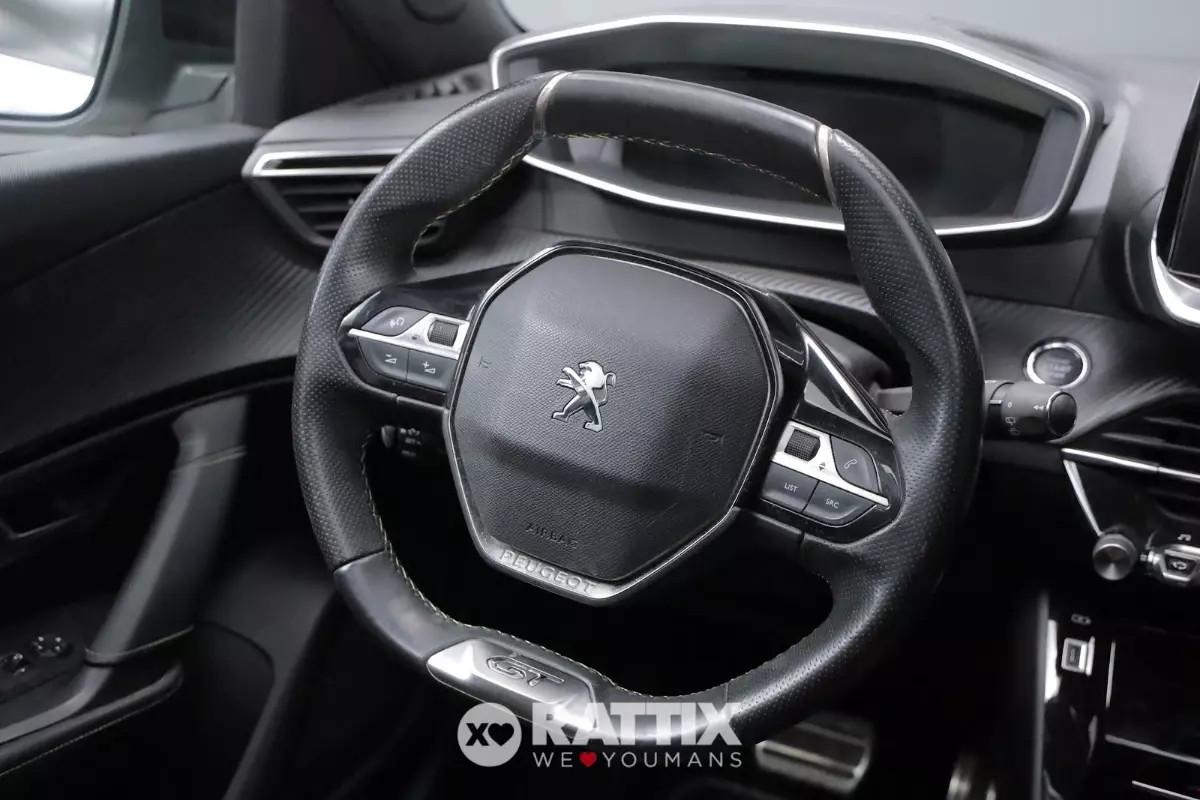 Peugeot e-2008 motore elettrico 100kW GT