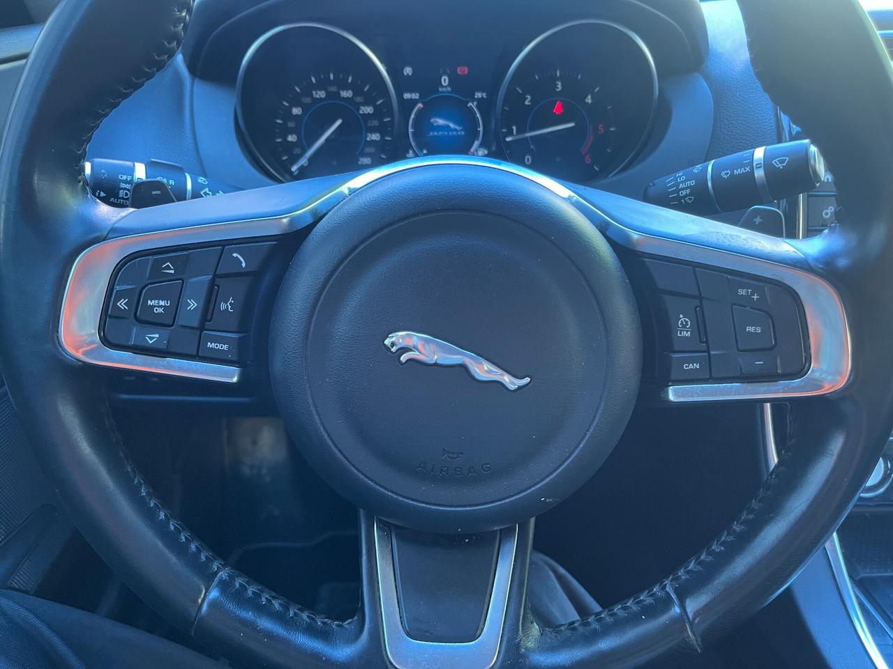 JAGUAR XE 2.0 D PORTFOLIO - CAMBIO AUTOMATICO - KM 78.111