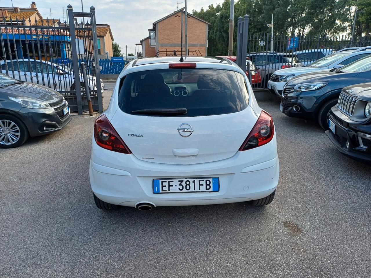 Opel Corsa 1.2 3 porte b-color