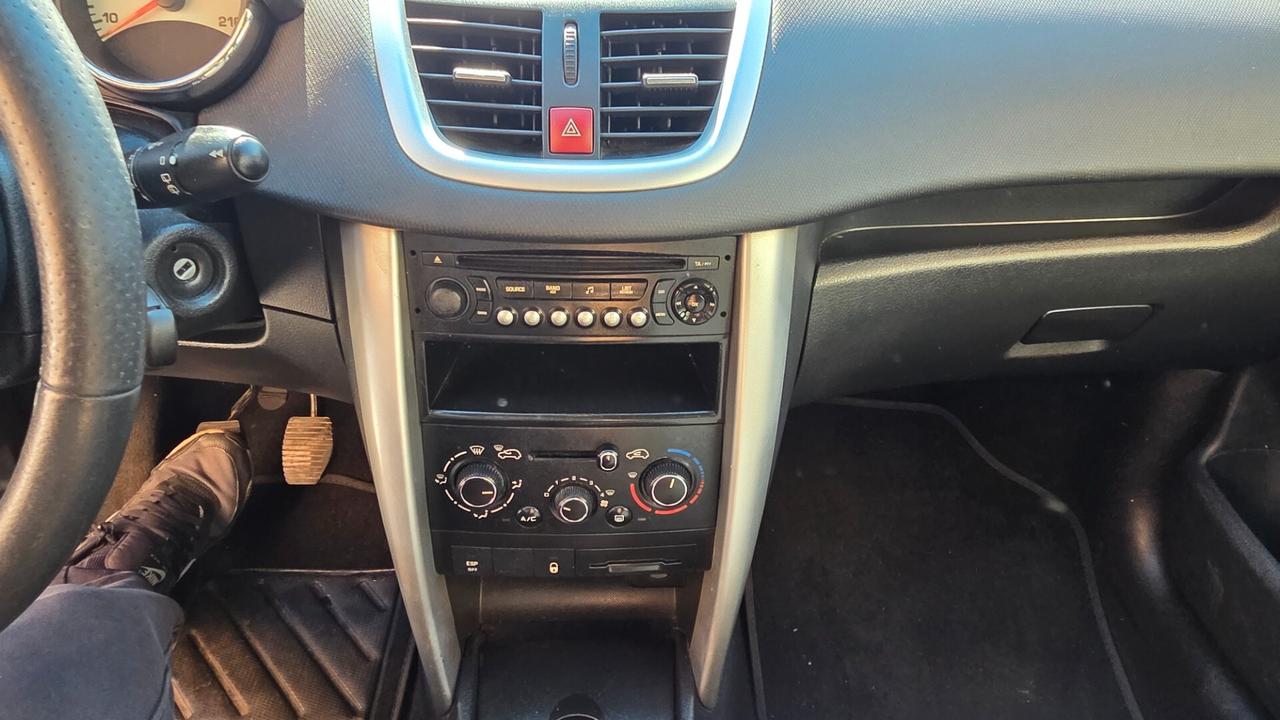 Peugeot 207 1.4 VTi 95CV 5p. neo patentati unico proprietario